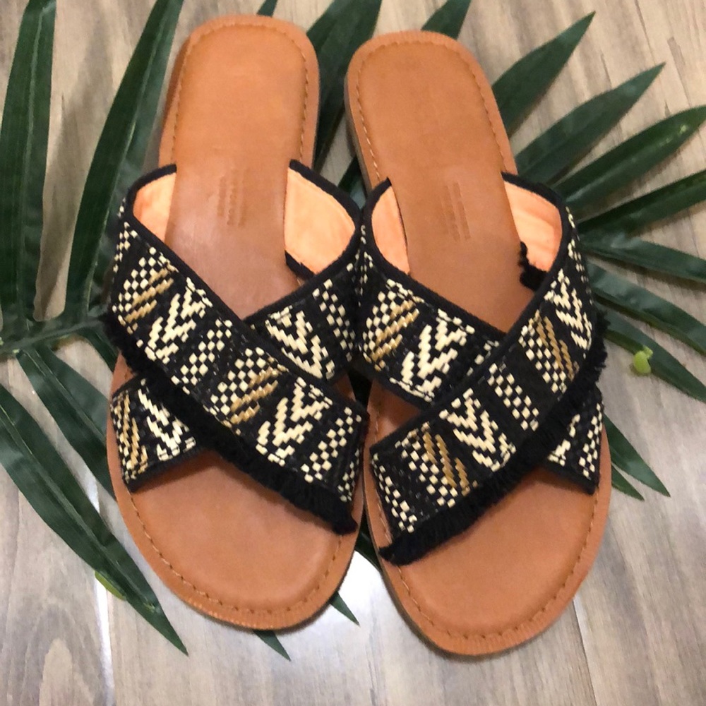 TOMS Black Tribal Viv Sandal